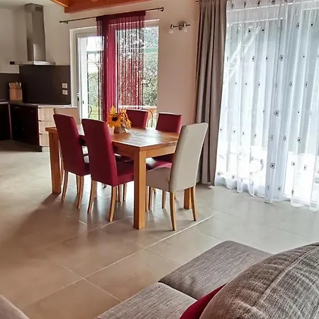 House Olly Nyaraló