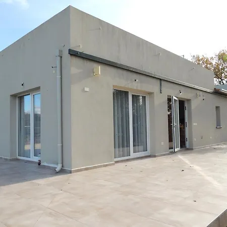 House Olly בית נופש *